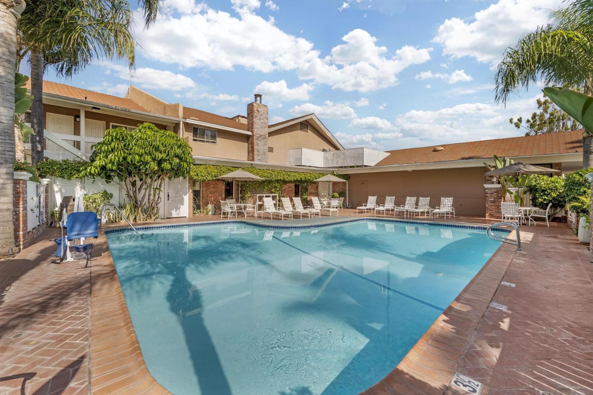 Best Western Plus Carriage Inn — الصور 1